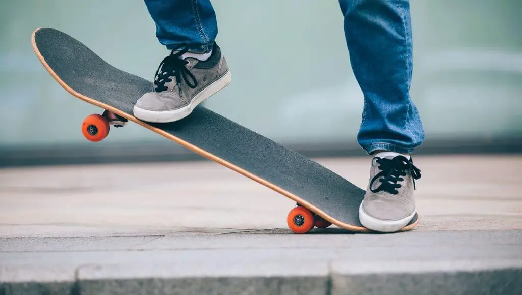 How to Pack Your Skateboard Deck Properly