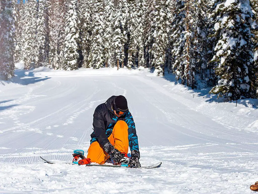 How to Put Bindings on a Snowboard